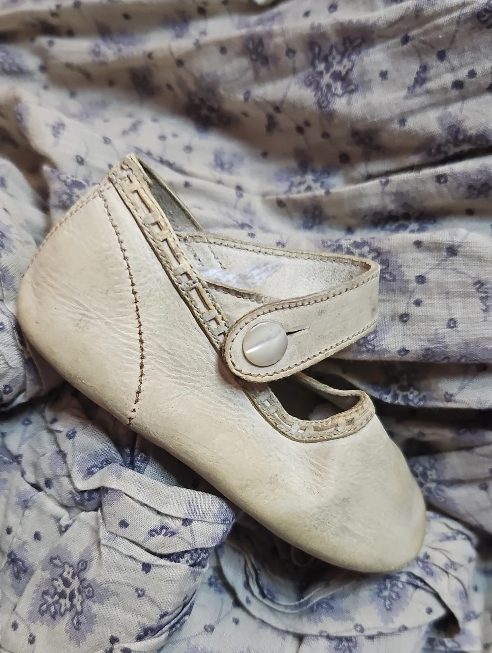 Antique Children's Mary Jane Leather Shoe in Cream